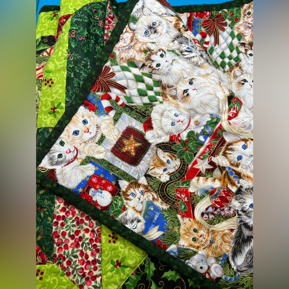 Quilted Christmas Cats Holly Berry Table Runner/Bed Topper Holidays Home Decor - Picture 2 of 13